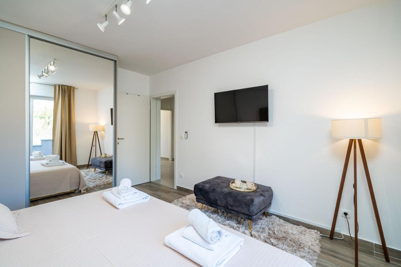 Villa Petmat - With Private Pool And 6 Bedrooms Ντουμπρόβνικ Εξωτερικό φωτογραφία